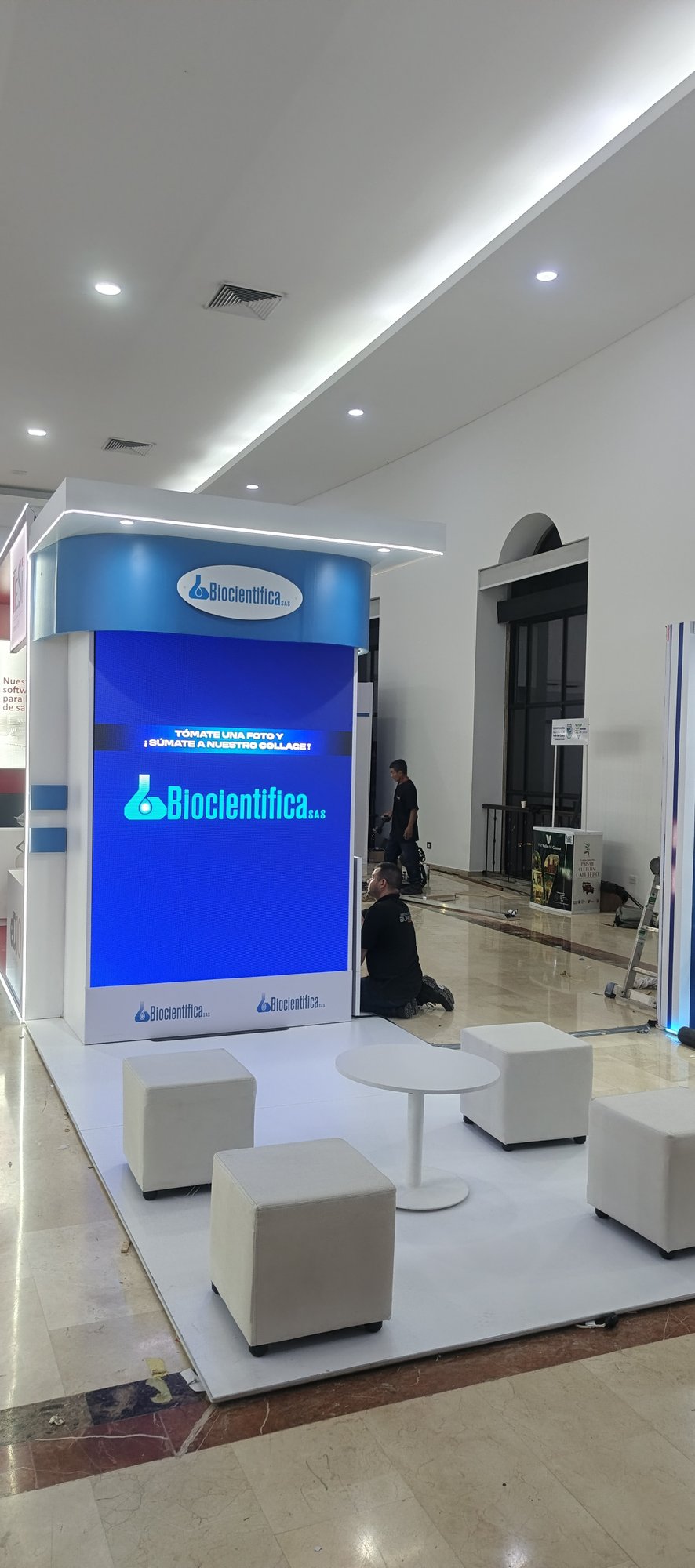 Stand personalizado Biocientífica en congreso Hotel Dann Carlton · producción BUNKER