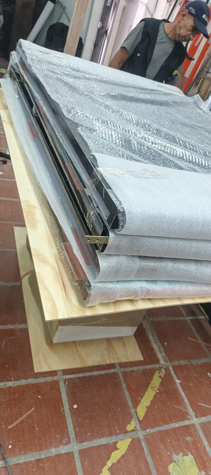 Detalle del mostrador con materiales y acabado